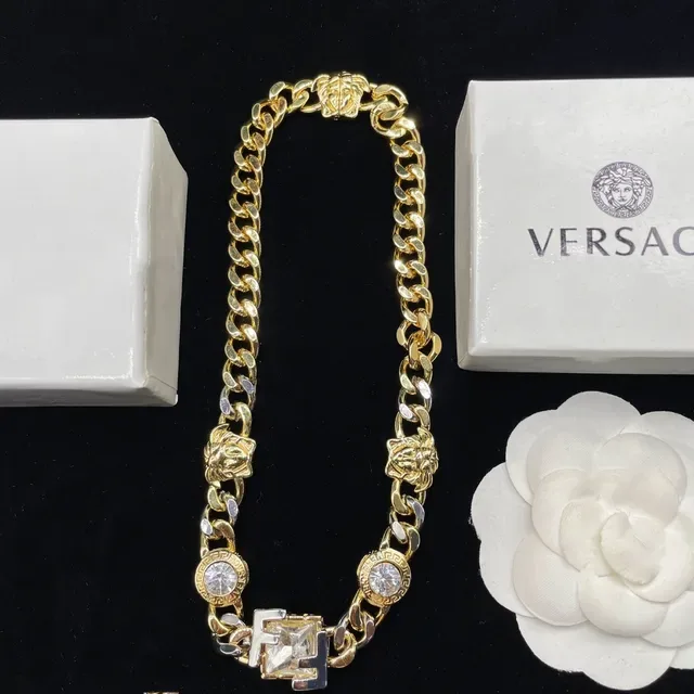 Versace Iconic Chain collier doré Medusa et cristal 4