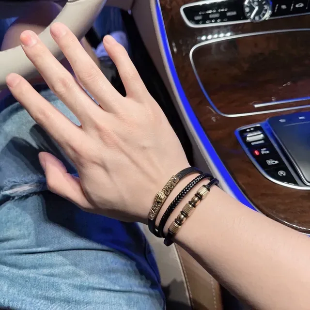 Versace Iconic Medusa Bracelets Cuir Noir et Or avec Cordon Tressé 2