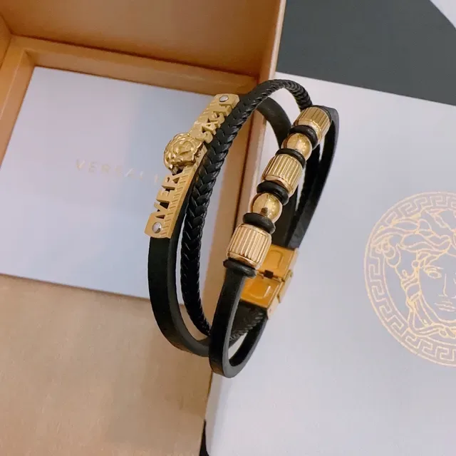 Versace Iconic Medusa Bracelets Cuir Noir et Or avec Cordon Tressé 3