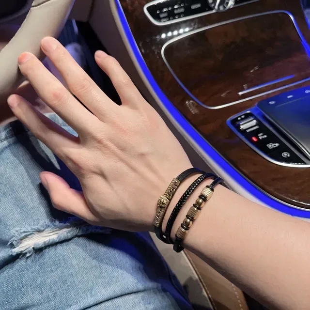 Versace Iconic Medusa Bracelets Cuir Noir et Or avec Cordon Tressé 7