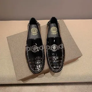 Versace Medusa Loafer काली चमकदार पेटेंट लेदर लोअफर