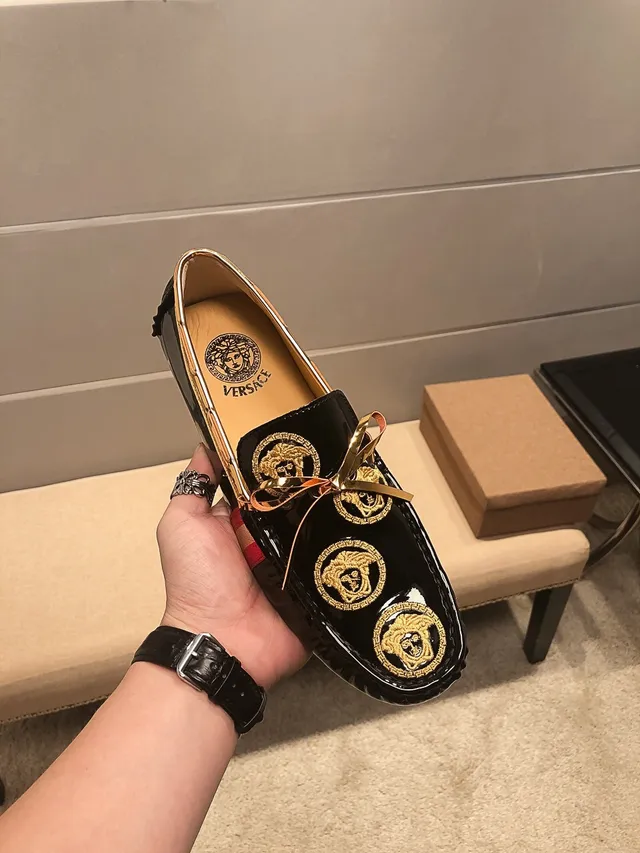 Versace Medusa Loafer Mocassins en cuir patenté noir et or 9