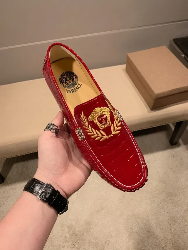 Versace Medusa Mocassin Cuir Verni Embossage Crocodile Rouge Or Couture Contraste Blanche 3