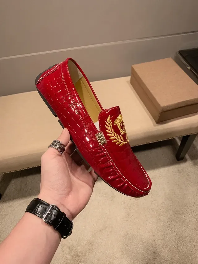 Versace Medusa Mocassin Cuir Verni Embossage Crocodile Rouge Or Couture Contraste Blanche 4