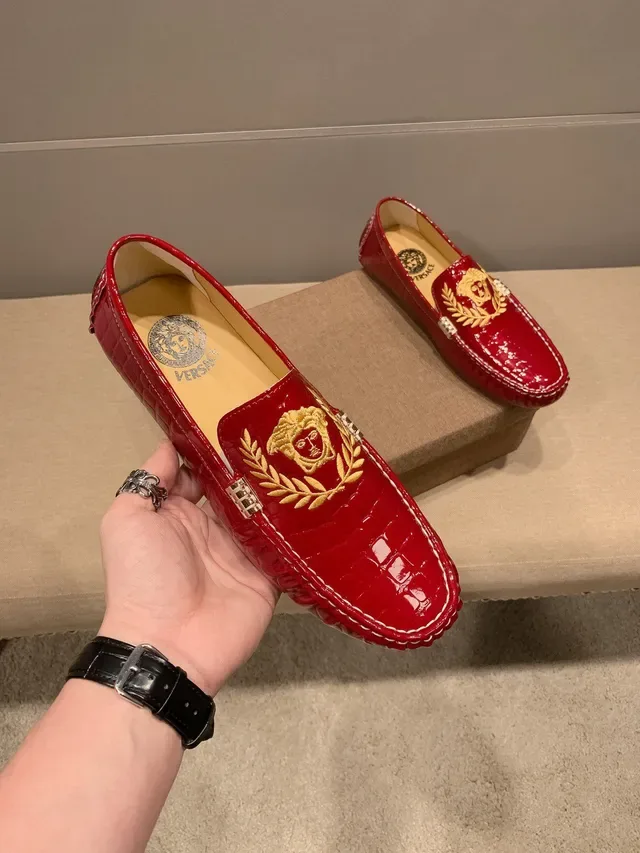 Versace Medusa Mocassin Cuir Verni Embossage Crocodile Rouge Or Couture Contraste Blanche 5