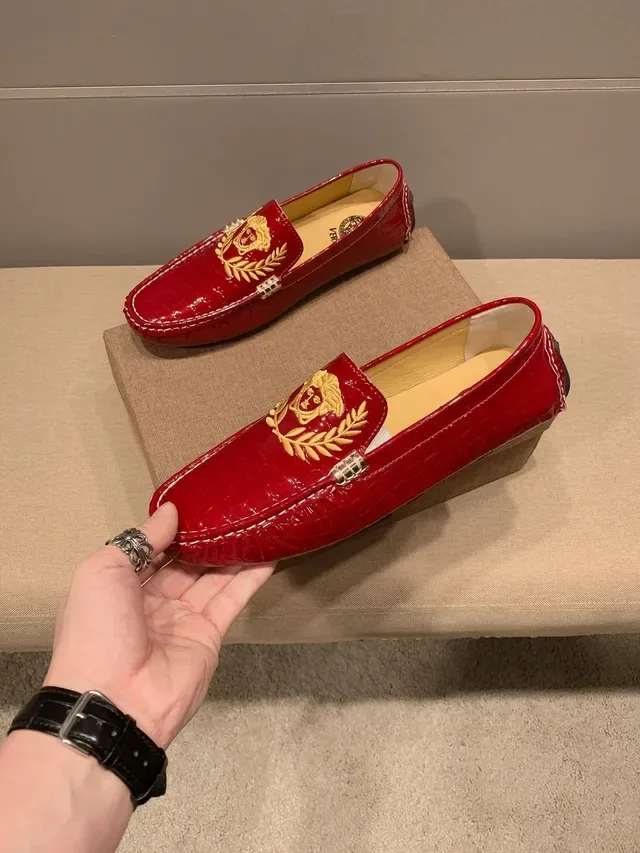 Versace Medusa Mocassin Cuir Verni Embossage Crocodile Rouge Or Couture Contraste Blanche 7
