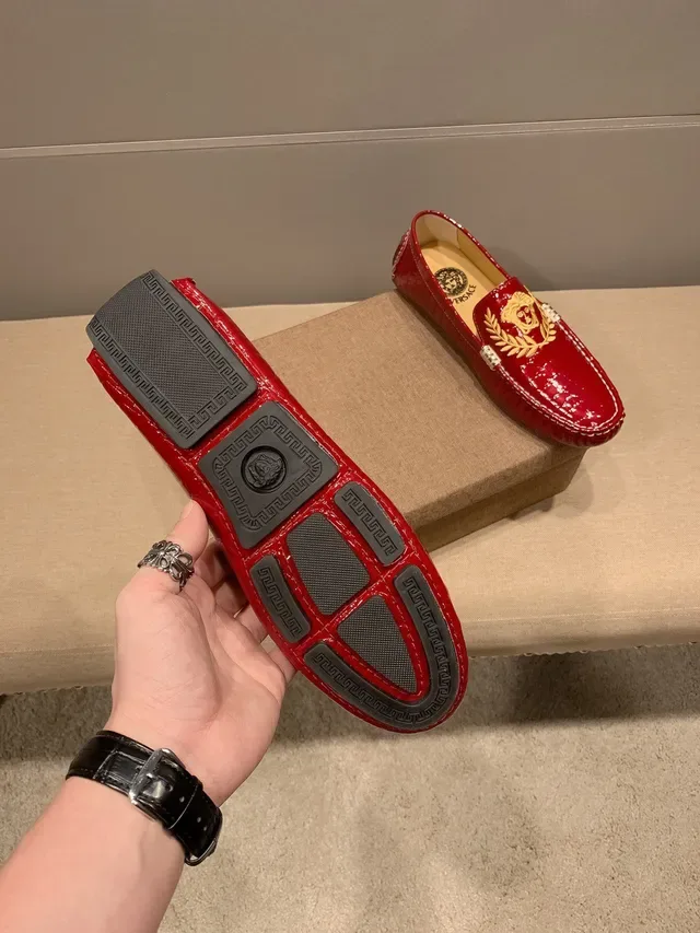 Versace Medusa Mocassin Cuir Verni Embossage Crocodile Rouge Or Couture Contraste Blanche 8