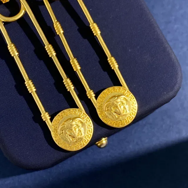 Versace Medusa Safety Pin Brincos de Ouro 4