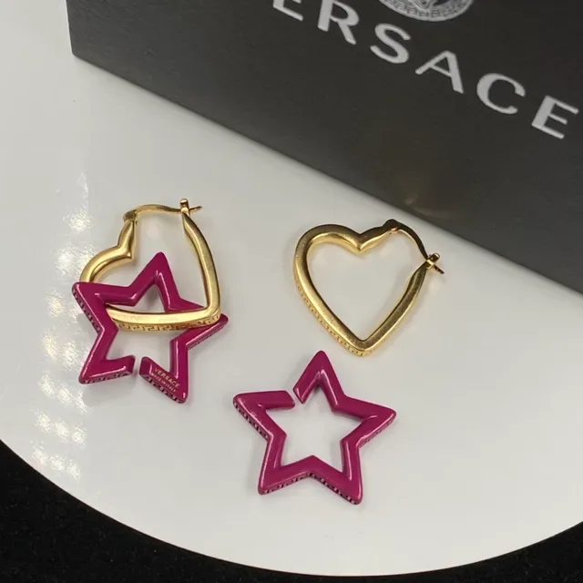 Versace Créoles Rose et Or Forme de Cœur Émail 3