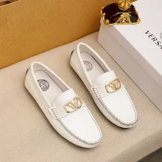 Versace Virtus Mocassins Blancs en Cuir Texturisé avec Logo Doré
