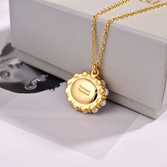 Vivienne Westwood Collier Boule Perle Argent Beige Médaillon 3