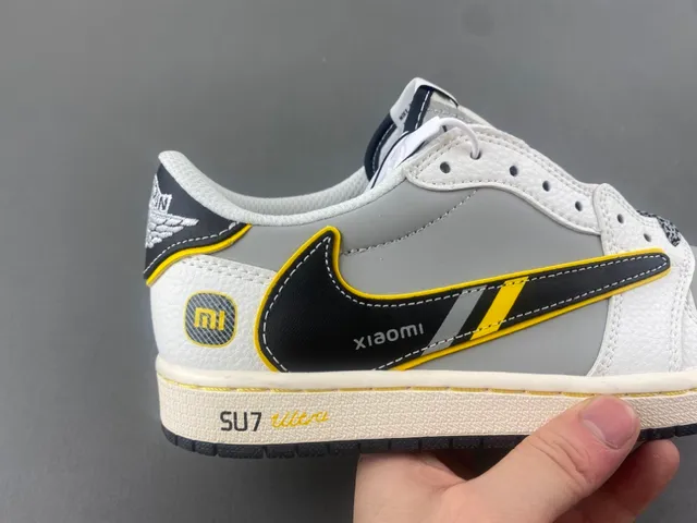 Xiaomi SU7 Collaboration Low-Top Lifestyle Sneaker 3