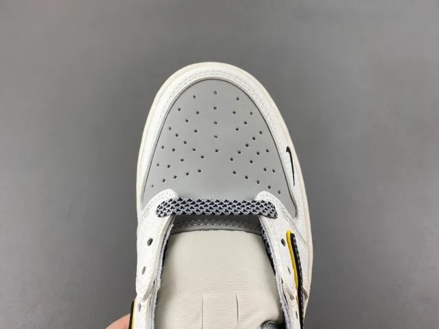 Xiaomi SU7 Collaboration Low-Top Lifestyle Sneaker 6