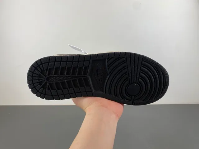 Xiaomi SU7 Collaboration Low-Top Lifestyle Sneaker 9