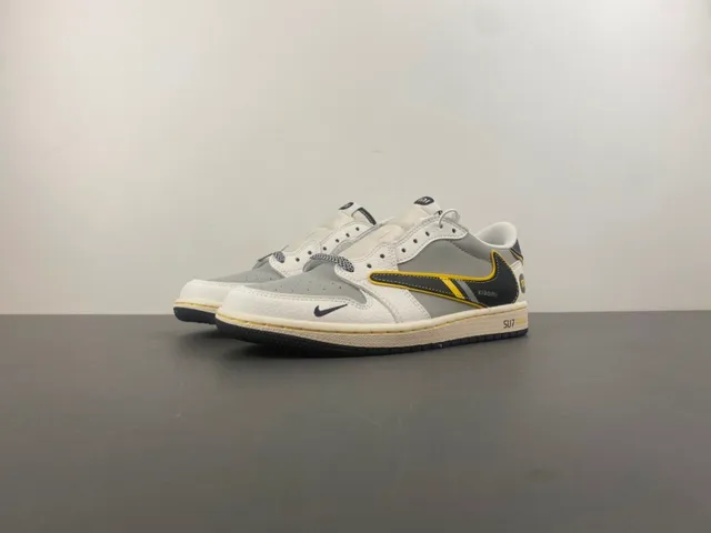 Xiaomi SU7 Collaboration Low-Top Lifestyle Sneaker 10