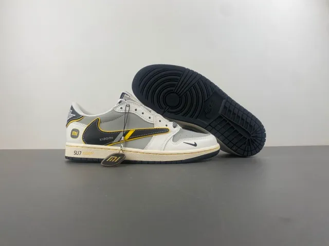 Xiaomi SU7 Collaboration Low-Top Lifestyle Sneaker 12