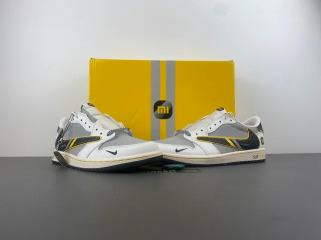 Xiaomi SU7 Collaboration Low-Top Lifestyle Sneaker 13