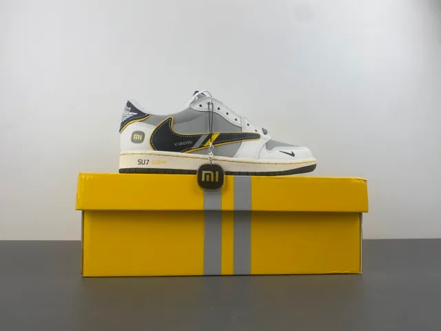 Xiaomi SU7 Collaboration Low-Top Lifestyle Sneaker 15