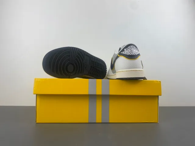 Xiaomi SU7 Collaboration Low-Top Lifestyle Sneaker 16