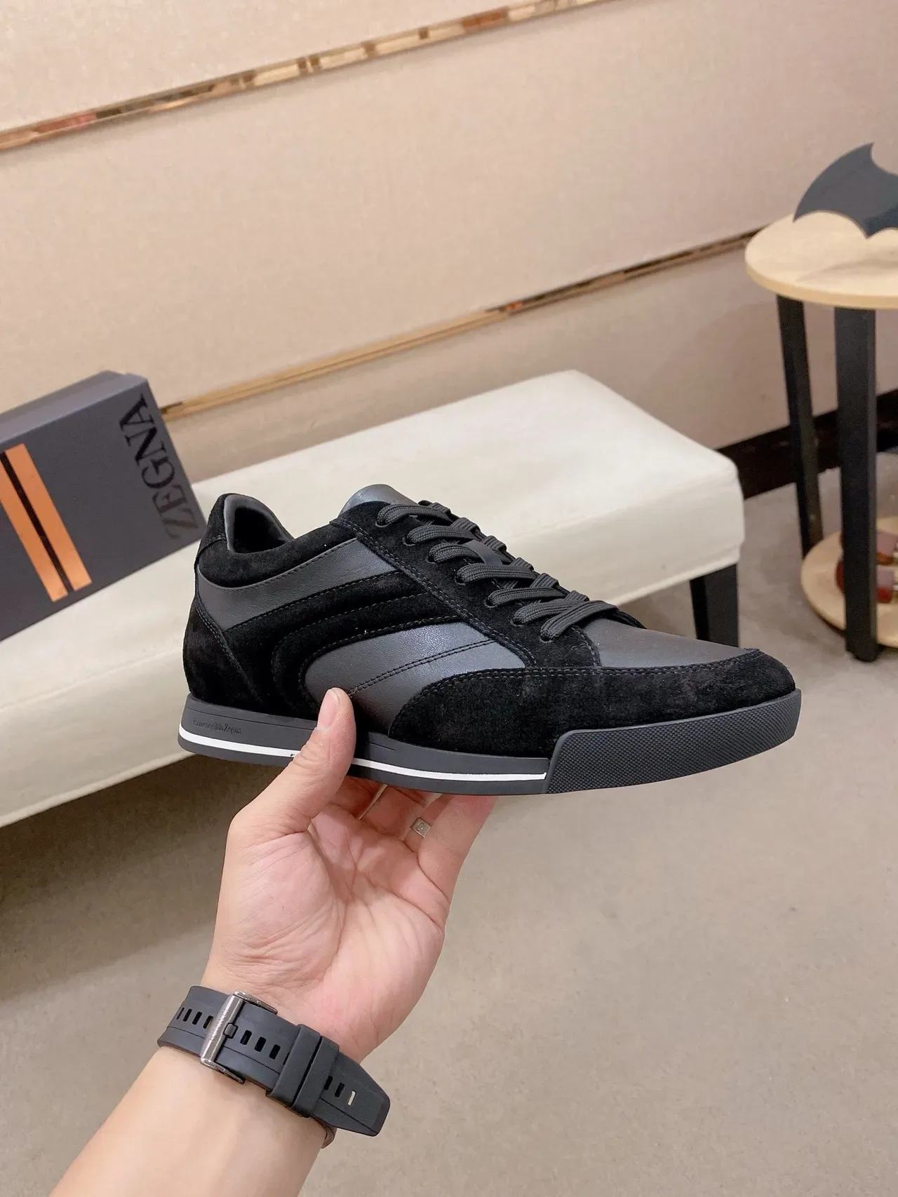 Ermenegildo Zegna Sneaker Lifestyle en Cuir de Daim Noir et Gris 4