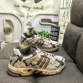 Adidas बेज ब्राउन चंकी स्कल्प्टेड मिडसोल तरंगाकार ओवरले लाइफस्टाइल स्नीकर