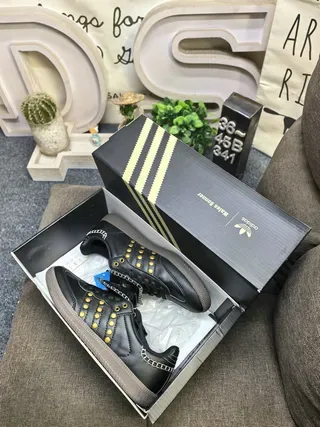Adidas Black Gold Riveted Three-Stripe Motif Chain-Trimmed Collar Lifestyle Sneakers 3