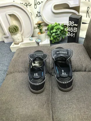 Adidas Black Gold Riveted Three-Stripe Motif Chain-Trimmed Collar Lifestyle Sneakers 8