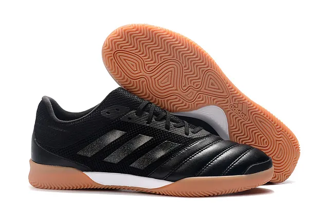 Adidas Chaussures de football indoor maille et synthétique noir et orange avec branding trois rayures 6
