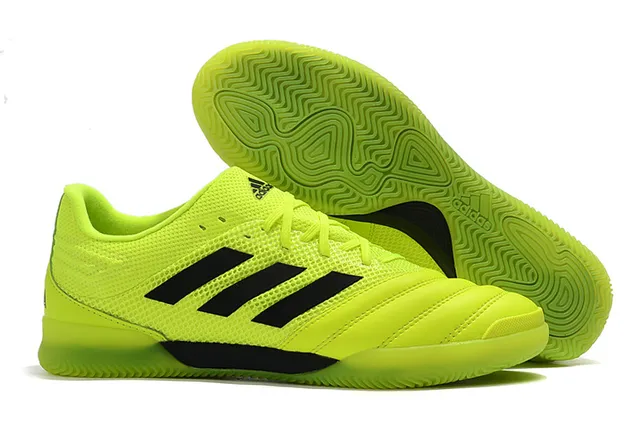 Adidas Chaussures de football indoor maille et synthétique noir et orange avec branding trois rayures 7