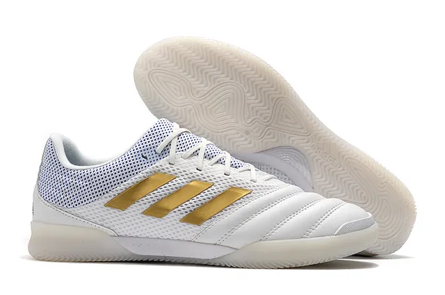 Adidas Chaussures de football indoor maille et synthétique noir et orange avec branding trois rayures 8