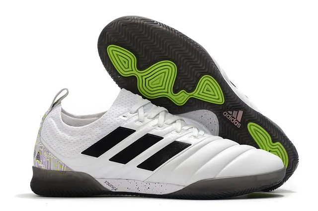 Adidas Chaussures de football indoor maille et synthétique noir et orange avec branding trois rayures 11