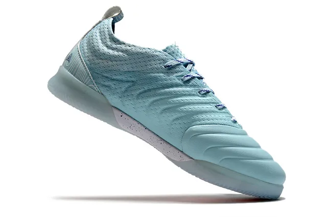Adidas Chaussures de football indoor maille et synthétique noir et orange avec branding trois rayures 22