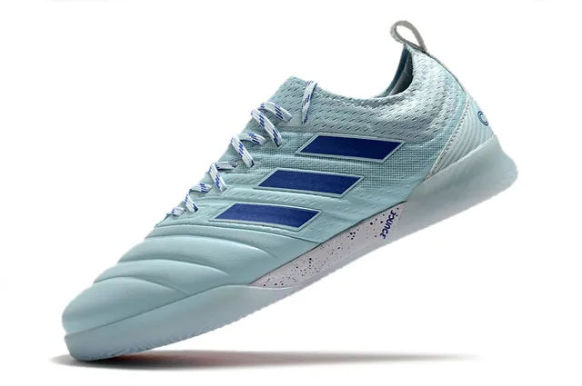Adidas Chaussures de football indoor maille et synthétique noir et orange avec branding trois rayures 23