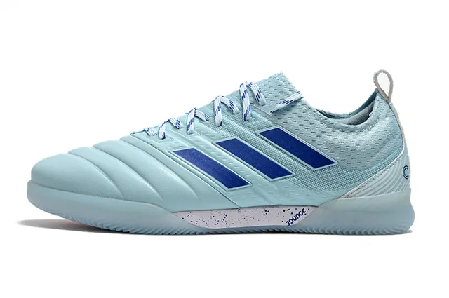 Adidas Chaussures de football indoor maille et synthétique noir et orange avec branding trois rayures 24