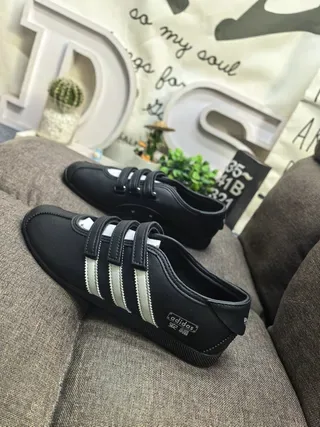 Adidas Black White Laceless Velcro Strap Closure Three Side Stripes Sneakers 7