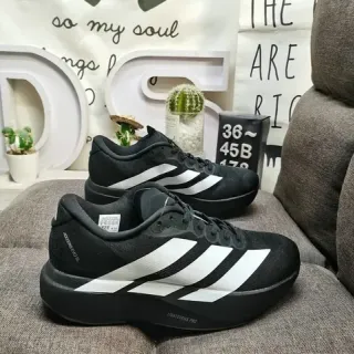 Adidas काला सफेद लो-टॉप बुनाई ऊपरी लाइफस्टाइल स्नीकर