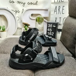 Adidas 黑白 多带 可调节闭合 纹理 EVA 鞋垫 休闲凉鞋