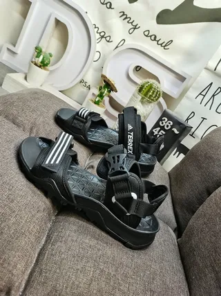 Adidas Noir Blanc Multi-Strap Fermeture Ajustable Semelle Texturée EVA Sandales Casuales 7
