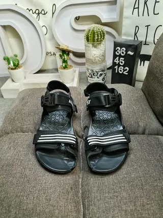 Adidas Noir Blanc Multi-Strap Fermeture Ajustable Semelle Texturée EVA Sandales Casuales 10