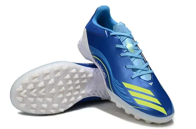 Adidas नील हलुद लो-कट सिन्थेटिक अपर डायनामिक वेव ग्राफिक टर्फ फुटबॉल जूते 4