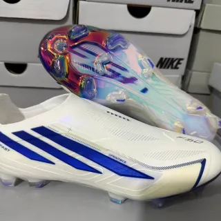 Adidas F50 Hyperfast सफेद नीला होलोग्राफिक Firm-Ground फुटबॉल जूते