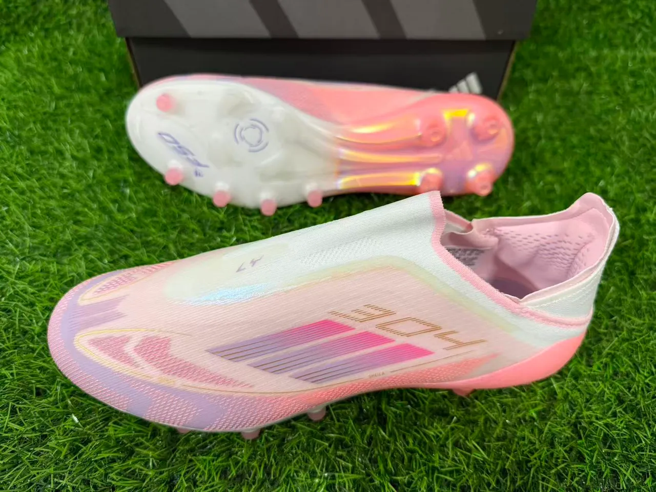 Adidas F50 Chaussures de soccer à empeigne rose transparente sans lacets sock-fit supérieure translucide semelle gradient translucide surface ferme 2