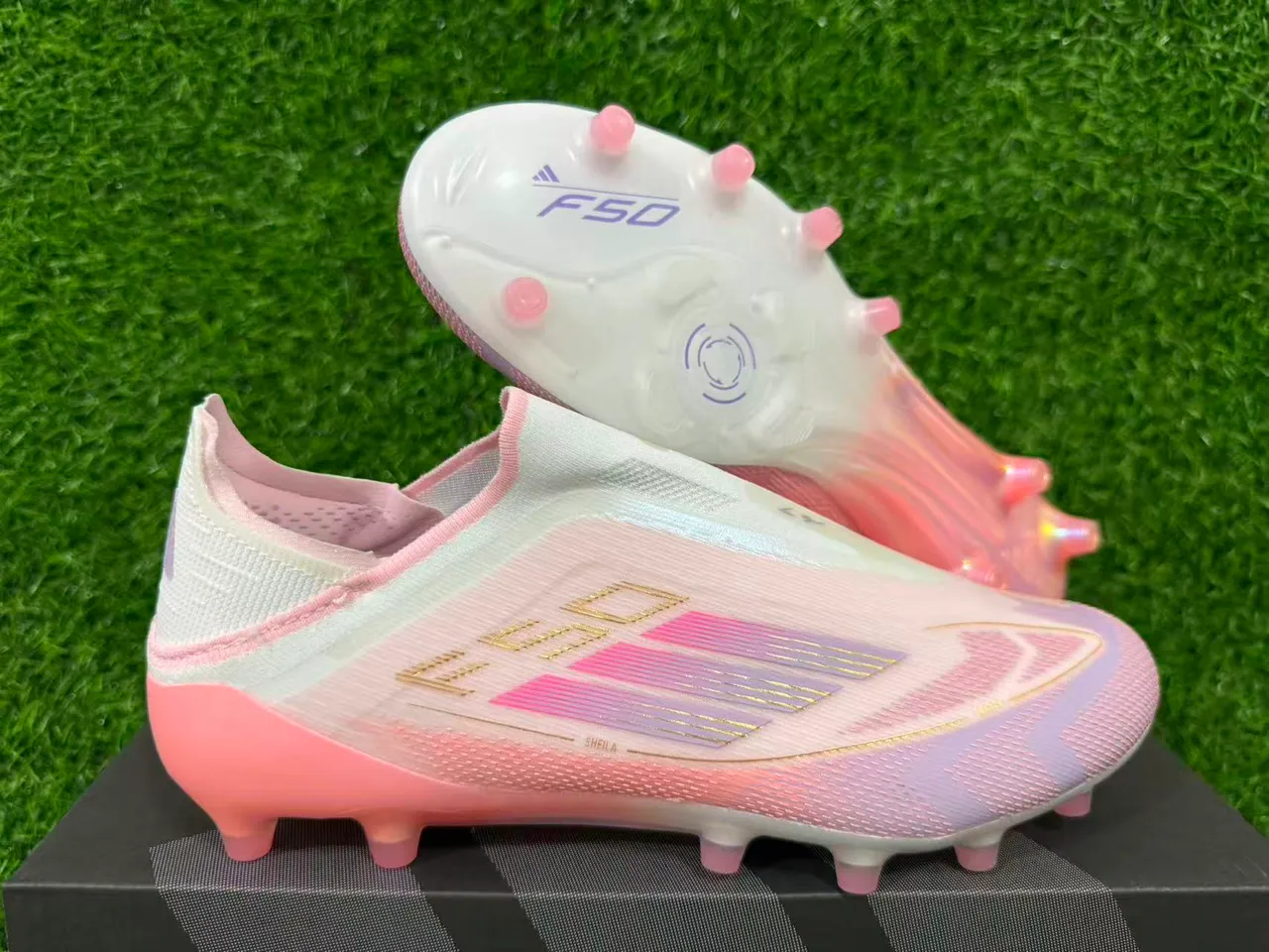 Adidas F50 Chaussures de soccer à empeigne rose transparente sans lacets sock-fit supérieure translucide semelle gradient translucide surface ferme 4
