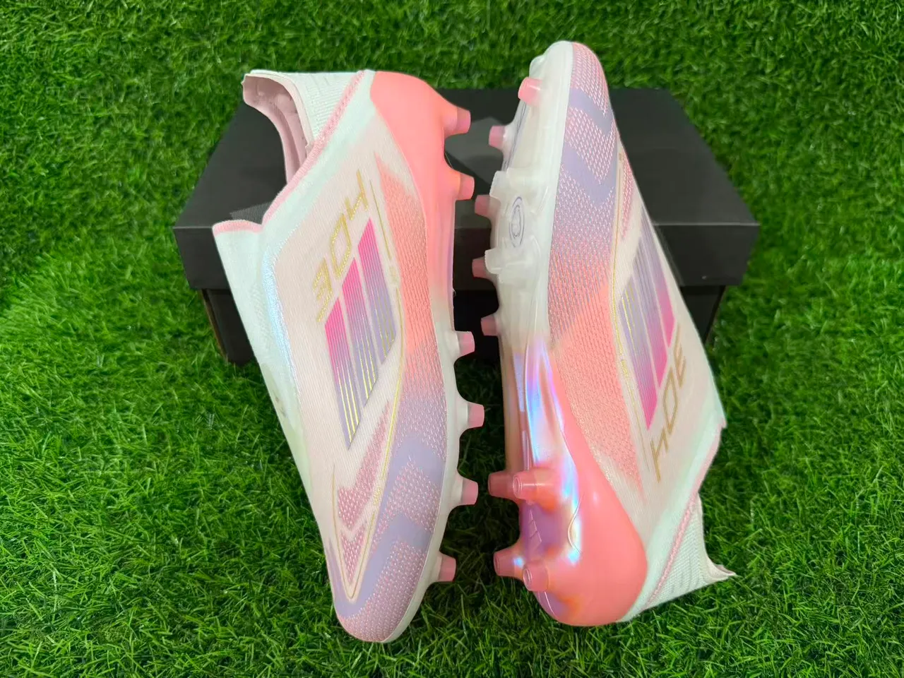 Adidas F50 Chaussures de soccer à empeigne rose transparente sans lacets sock-fit supérieure translucide semelle gradient translucide surface ferme 5