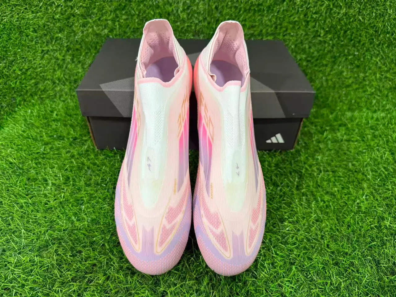Adidas F50 Chaussures de soccer à empeigne rose transparente sans lacets sock-fit supérieure translucide semelle gradient translucide surface ferme 7