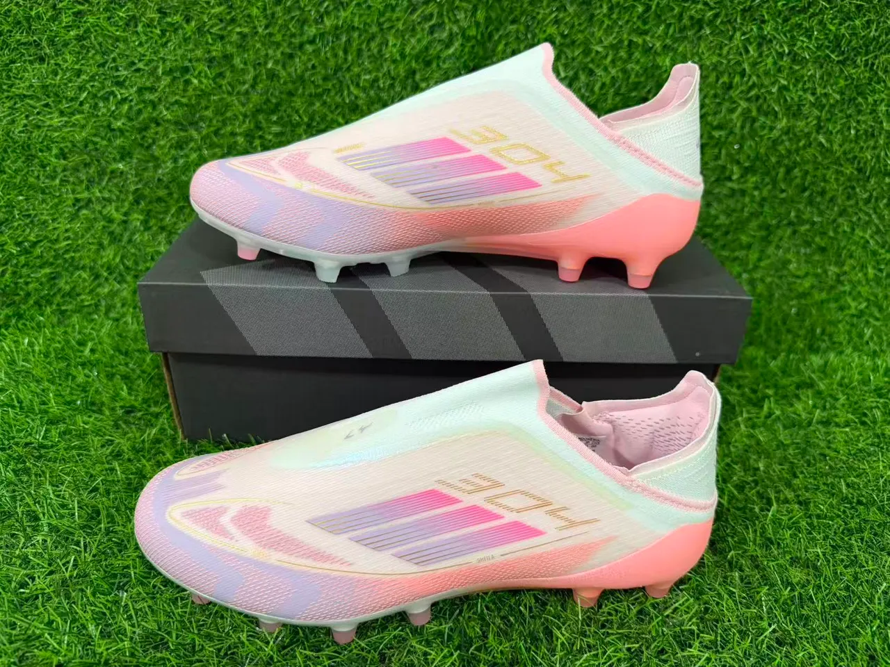 Adidas F50 Chaussures de soccer à empeigne rose transparente sans lacets sock-fit supérieure translucide semelle gradient translucide surface ferme 9