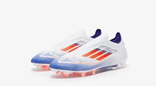 Adidas F50 Sapatos de futebol branco e azul colar de meia overlay de listras gradientes superfície firme 9