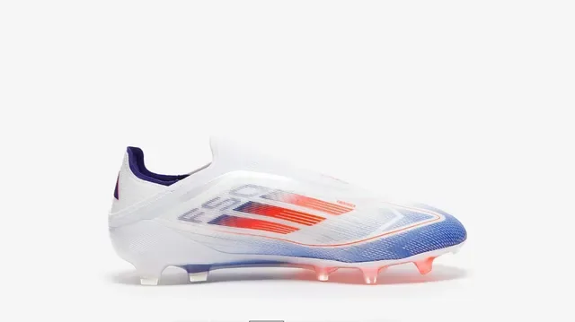 Adidas F50 Sapatos de futebol branco e azul colar de meia overlay de listras gradientes superfície firme 12
