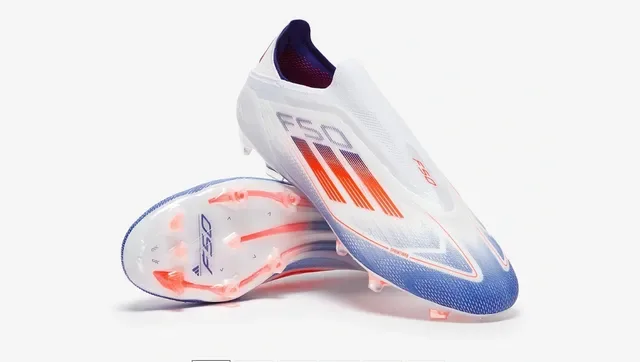 Adidas F50 Sapatos de futebol branco e azul colar de meia overlay de listras gradientes superfície firme 14