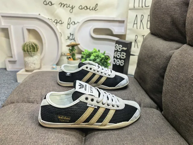 Adidas Gray Yellow Low-Top Ribbed Synthetic Upper Lifestyle Sneakers 11